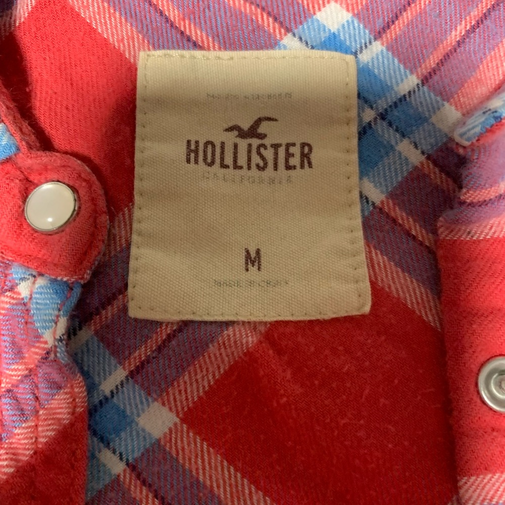 Hollister Flannel. Great condition. Medium juniors.